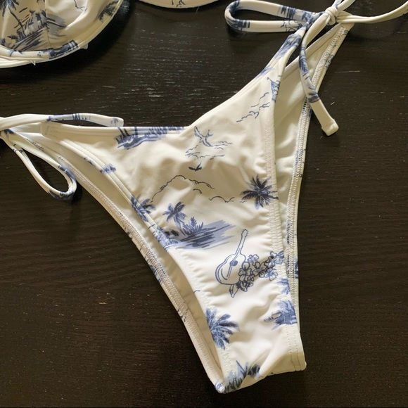 HOLLISTER Ruffle White and Blue Beach Bikini Top and Bottom - Picture 4 of 13